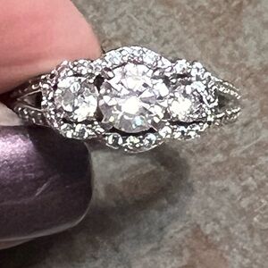 3-Stone 0.8ct CZ Split Shank Ring in Sterling Silver by Berricle. Size 8 3/4